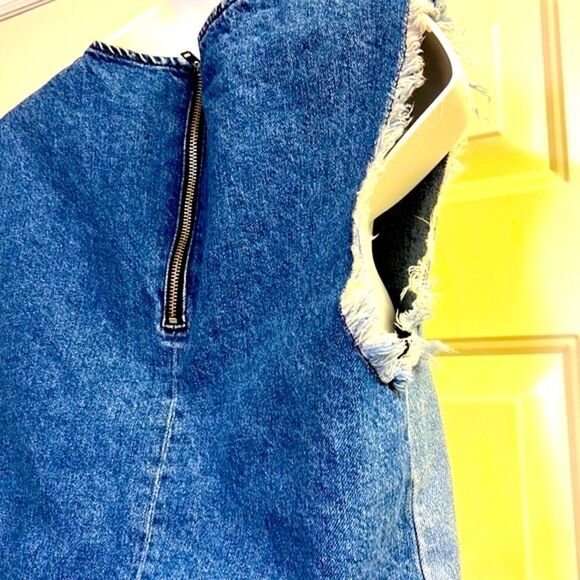 Topshop Distressed and Mixed Wash Jean Vest with Back Zipper- Size 2 - Picture 5 of 6